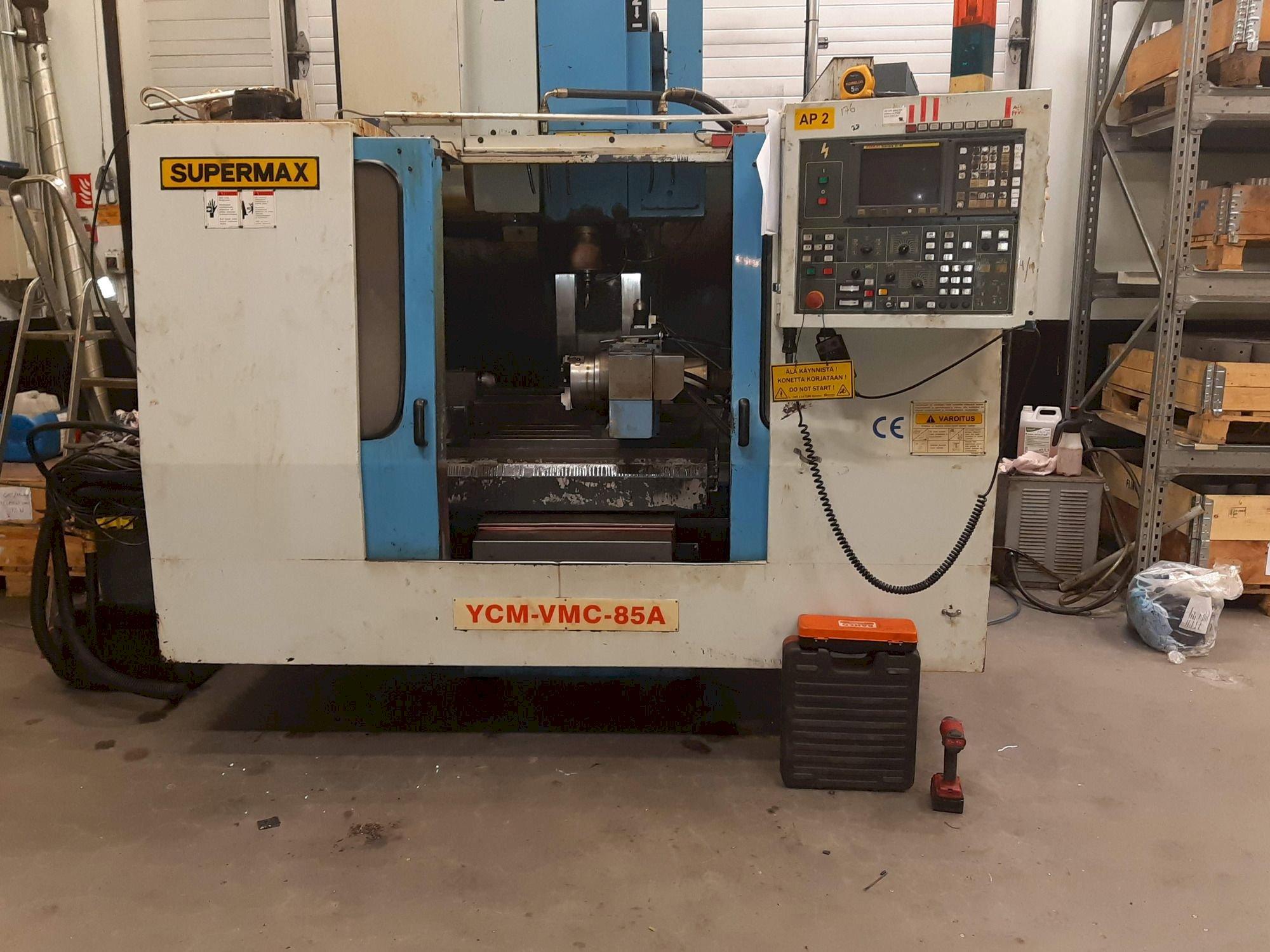 Frontansicht der YCM 85A  Maschine