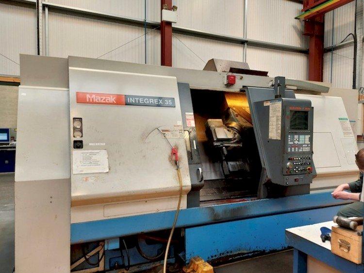 Frontansicht der Mazak INTEGREX 35Y  Maschine