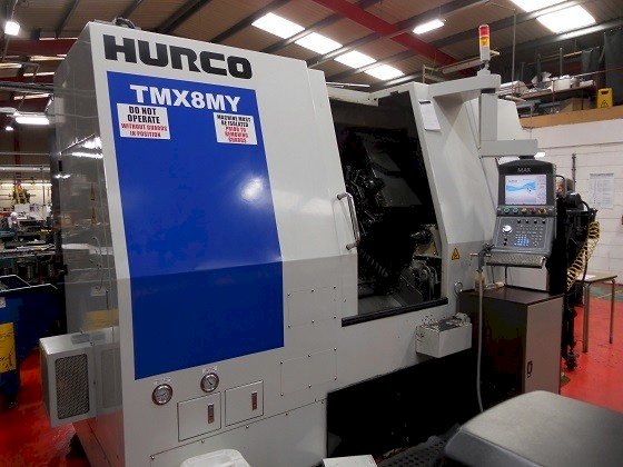 Frontansicht der Hurco TMX 8MY  Maschine