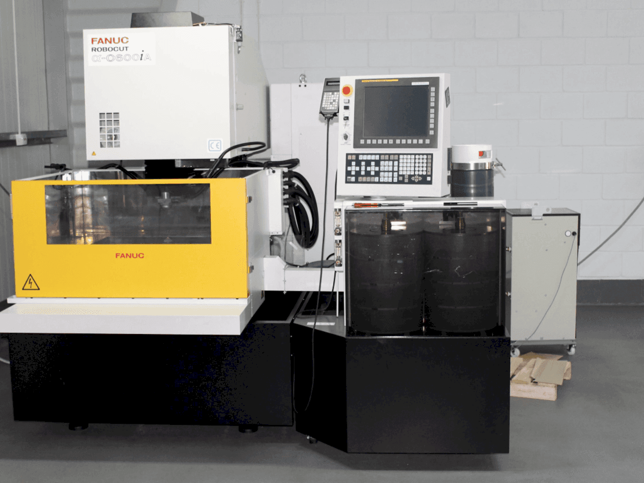 Frontansicht der FANUC RoboCut Alfa C600iA  Maschine