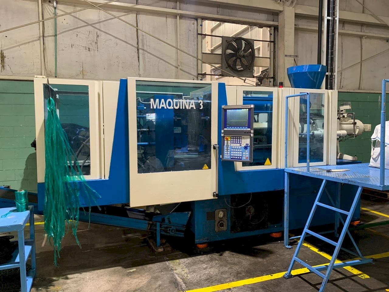 Frontansicht der Krauss Maffei 160/750 CX  Maschine