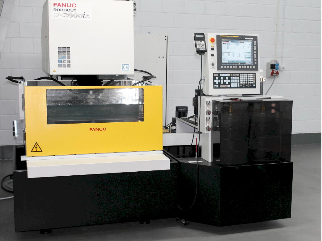 Frontansicht der FANUC RoboCut Alfa C600iA  Maschine