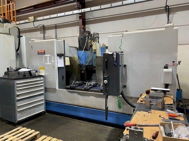 Frontansicht der Mazak VTC-20C  Maschine