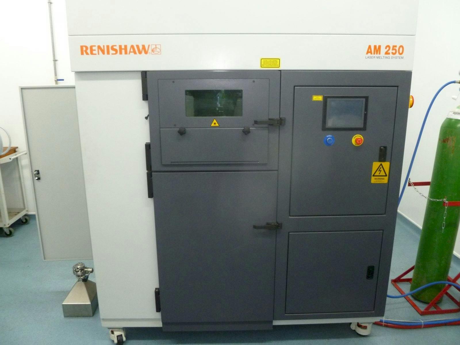 Frontansicht der RENISHAW AM 250  Maschine