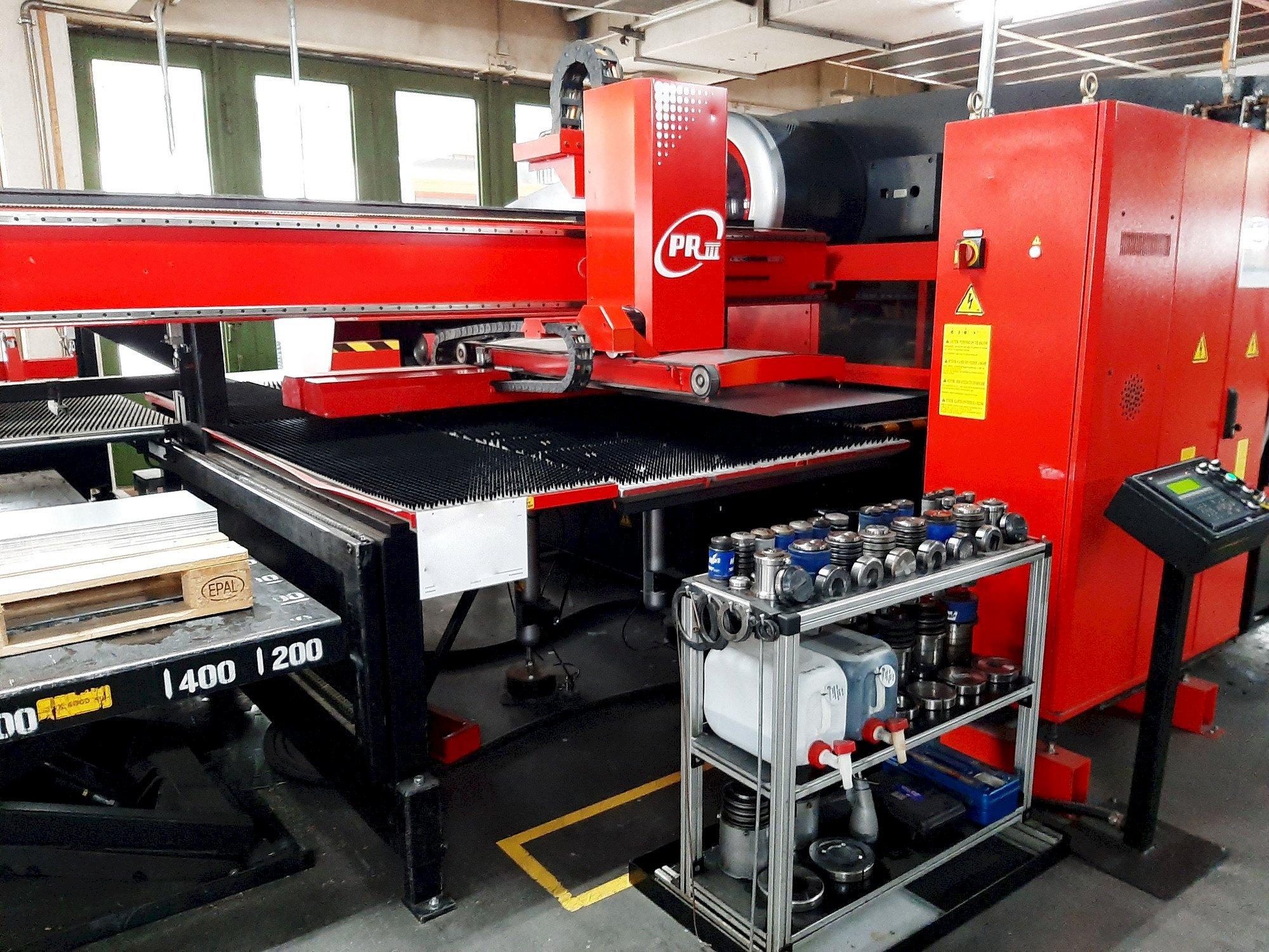 Frontansicht der AMADA EMK 3610NT  Maschine