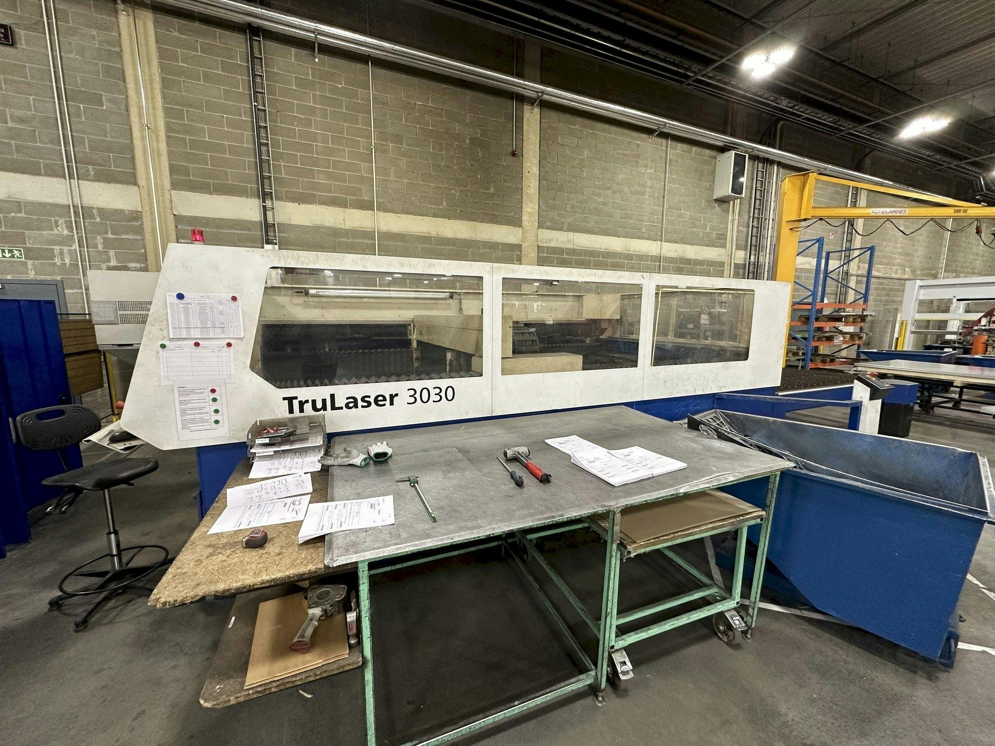 Frontansicht der TRUMPF Trulaser 3030  Maschine