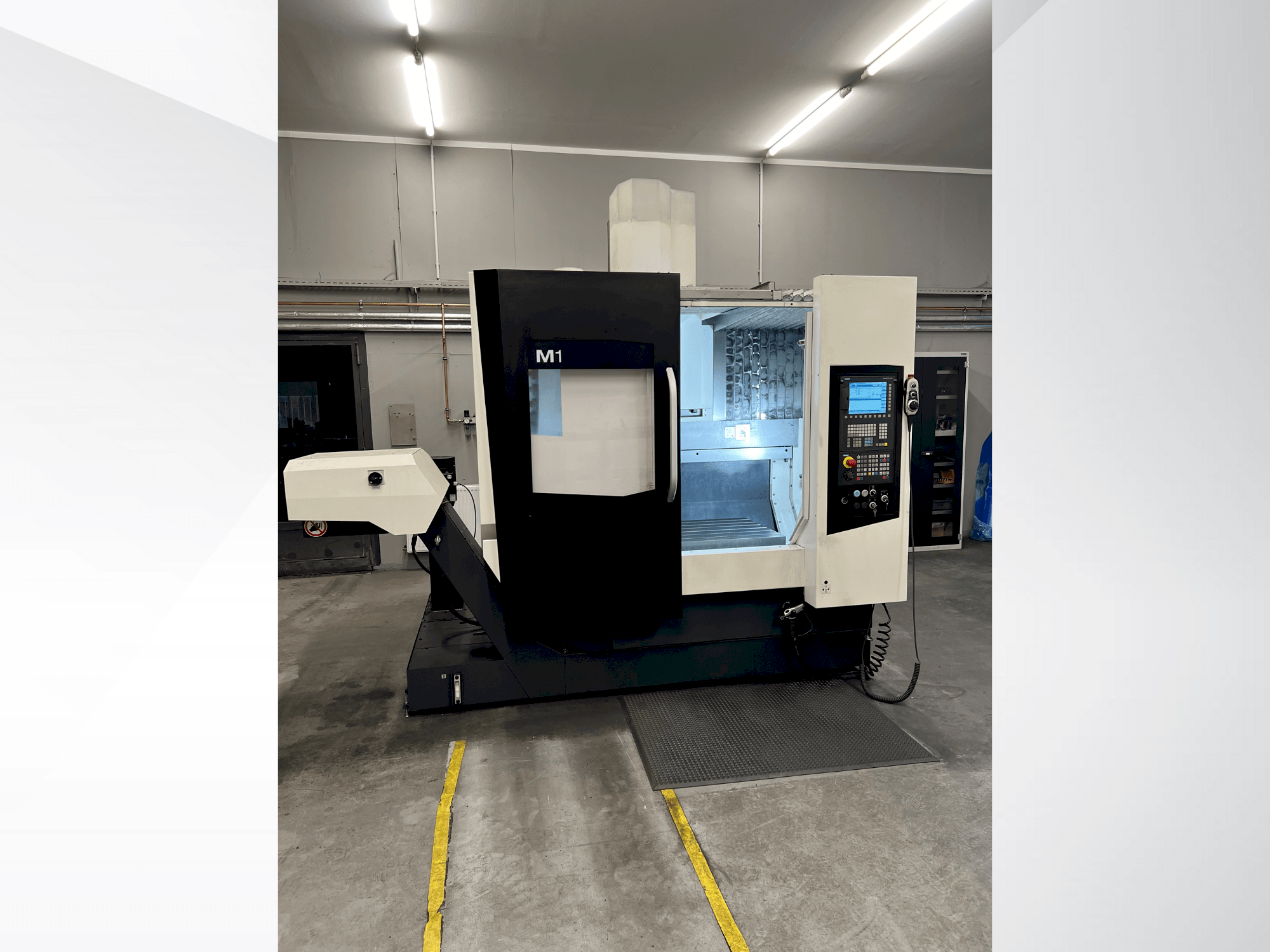 Frontansicht der DMG MORI M1 Pro  Maschine