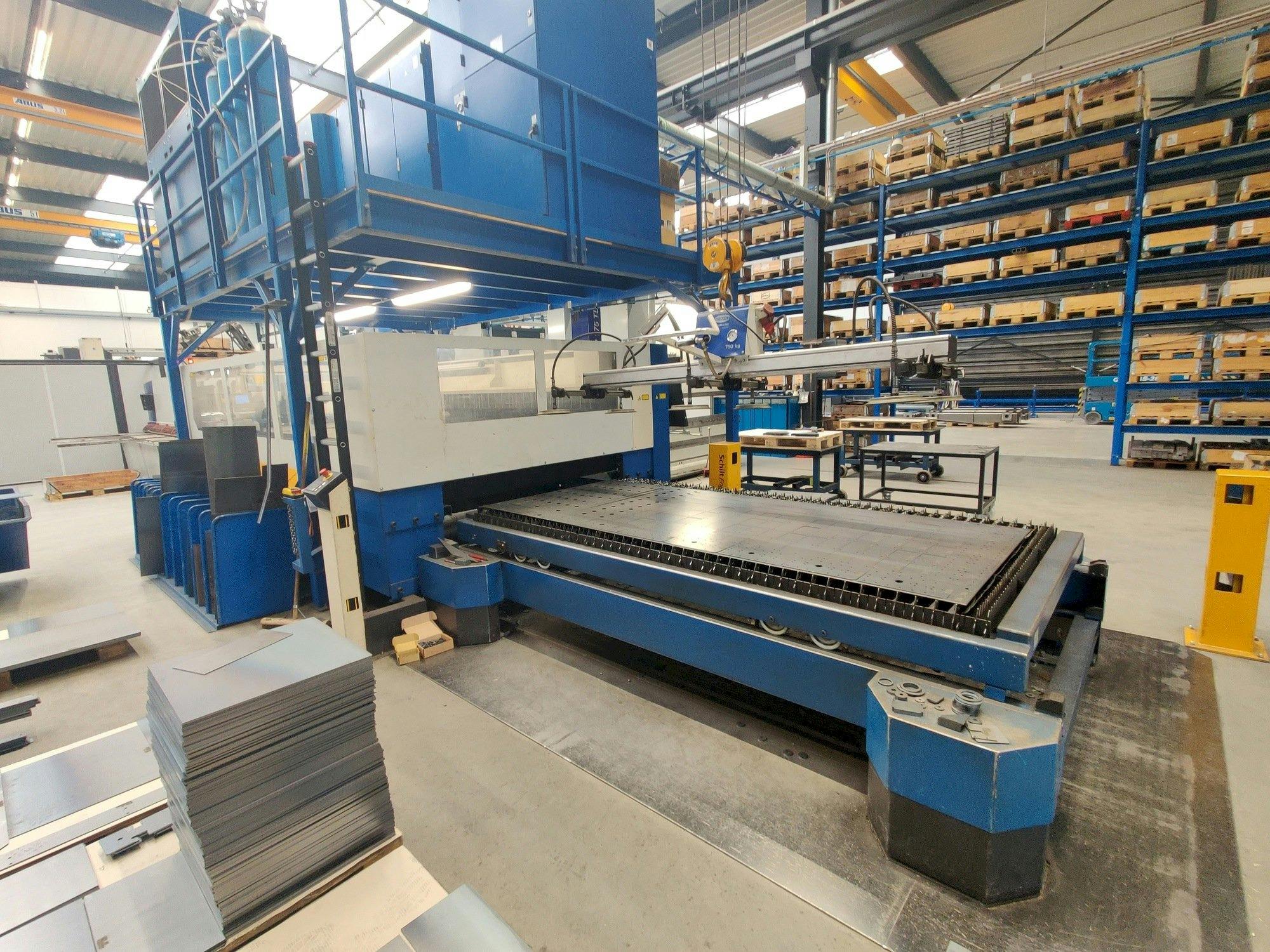 Linke Seitenansicht der Trumpf Trumatic L 3030  Maschine