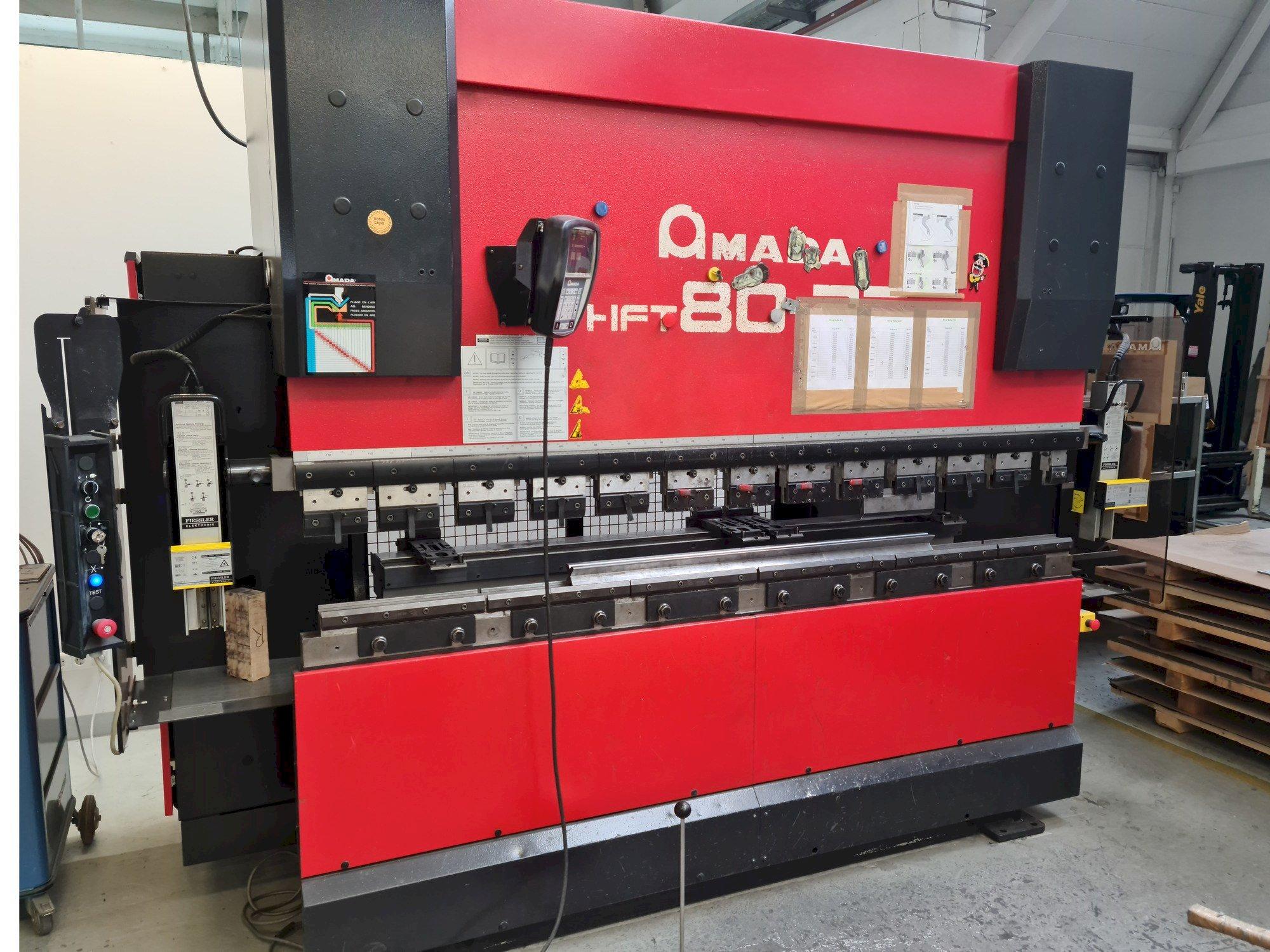 Frontansicht der AMADA HFT 80-25  Maschine