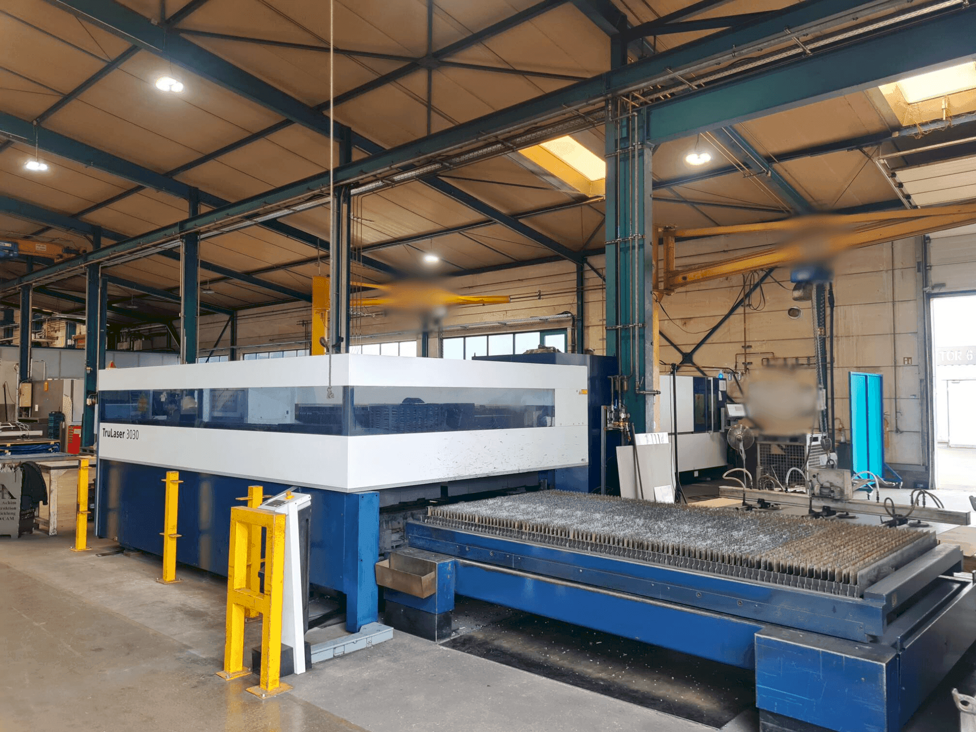 Frontansicht der TRUMPF L3030  Maschine