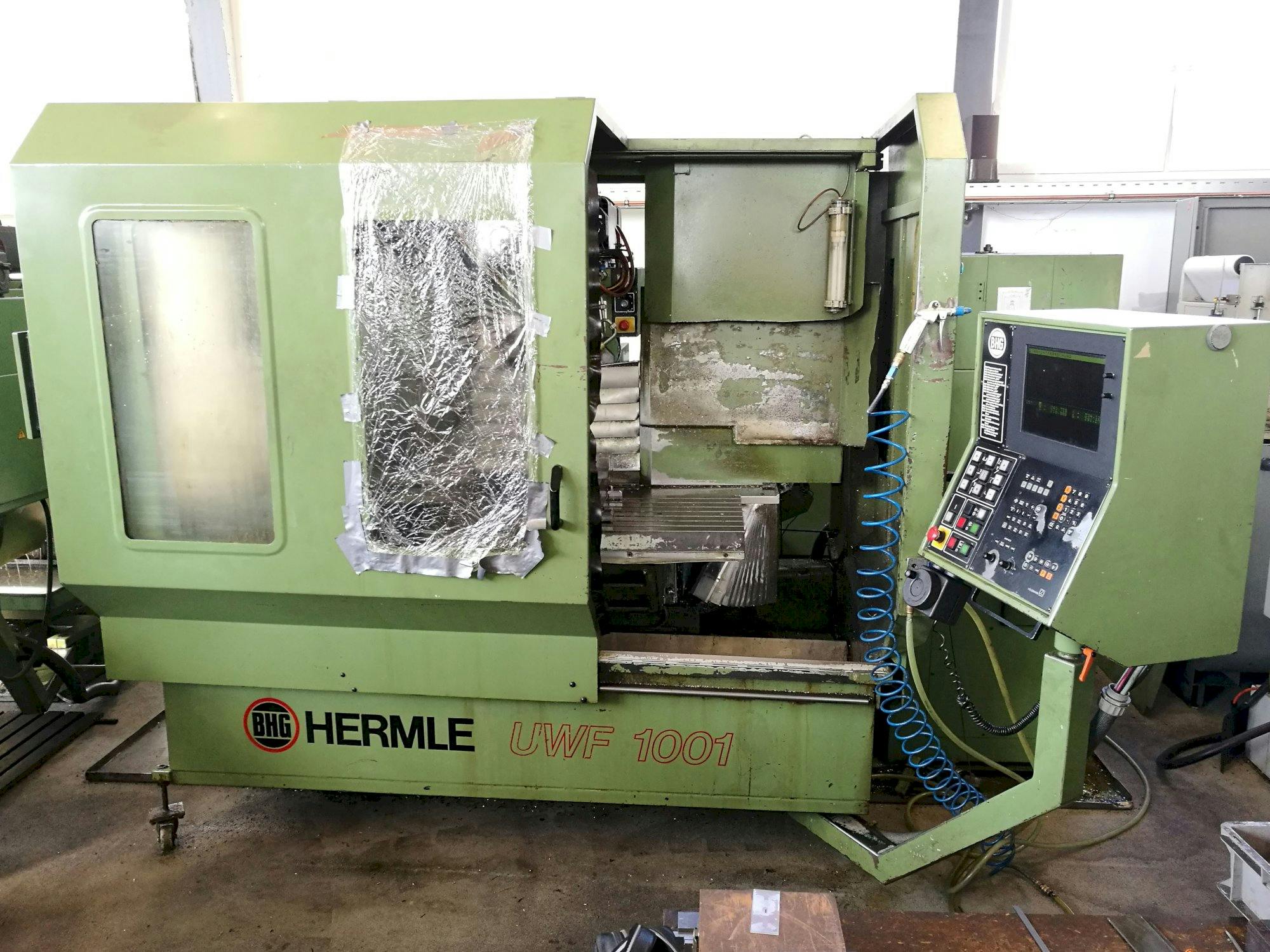 Frontansicht der HERMLE UWF 1001 Maschine