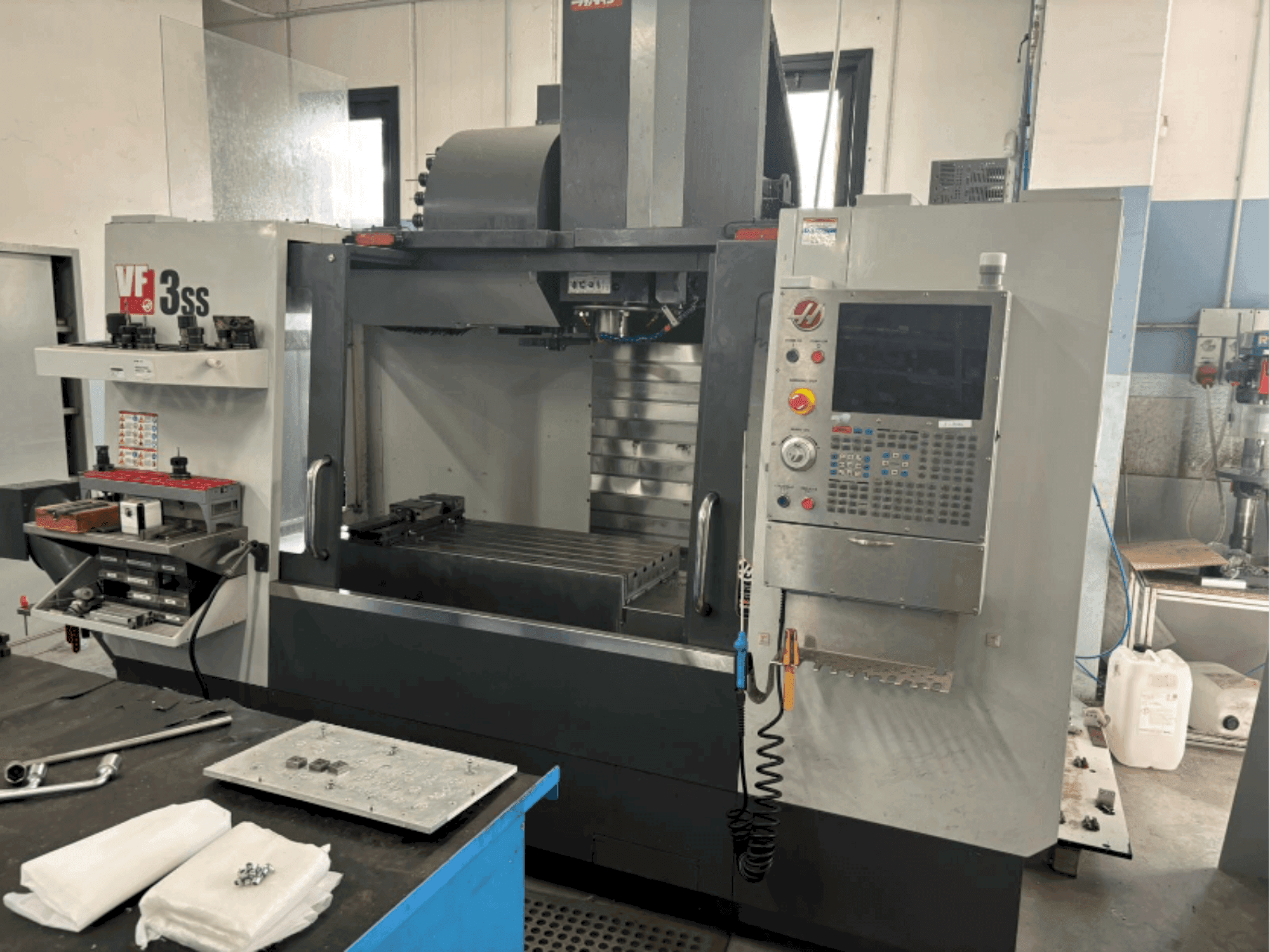 Frontansicht der HAAS VF3SS  Maschine