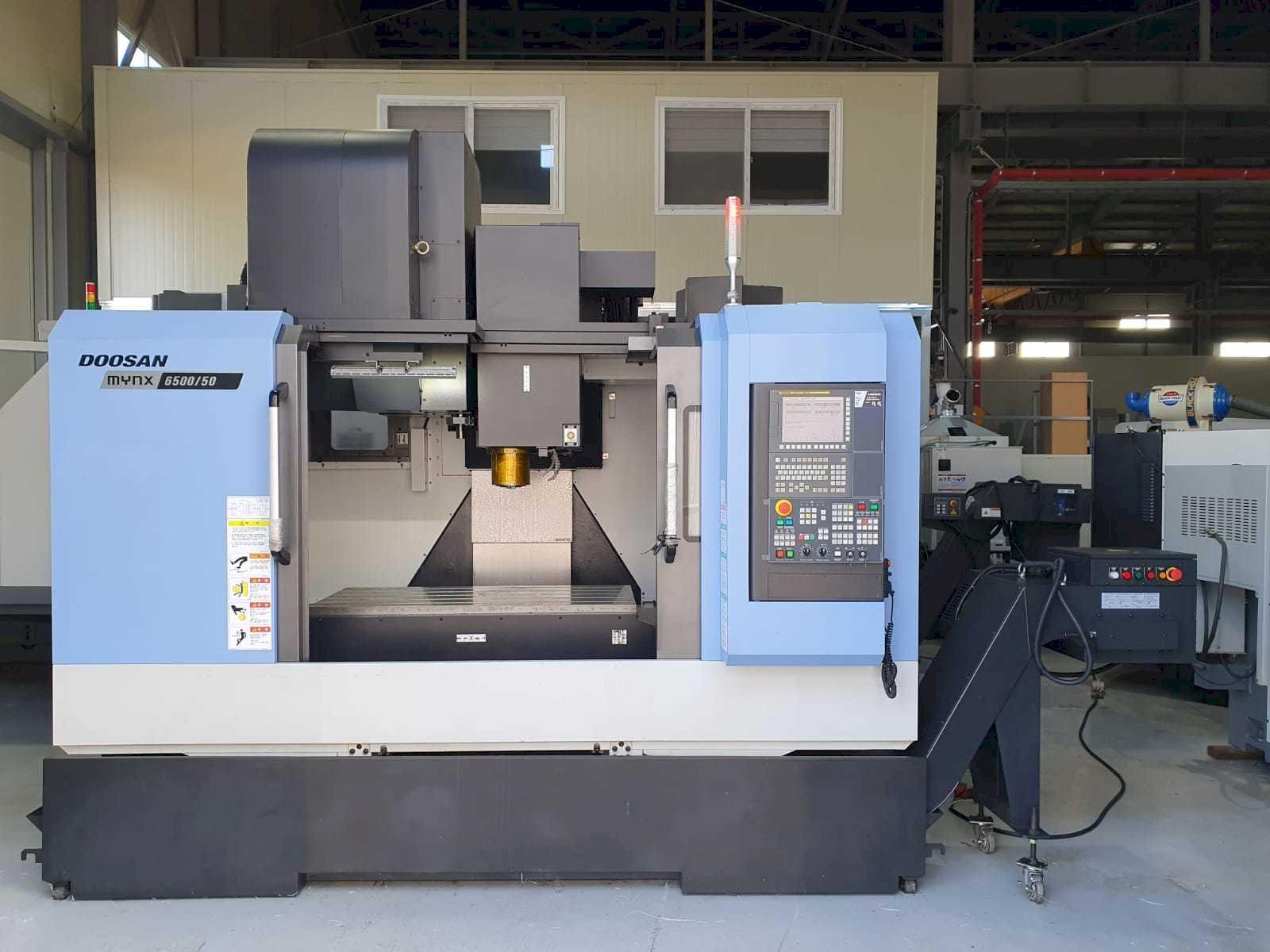 Frontansicht der Doosan Mynx 6500/50  Maschine