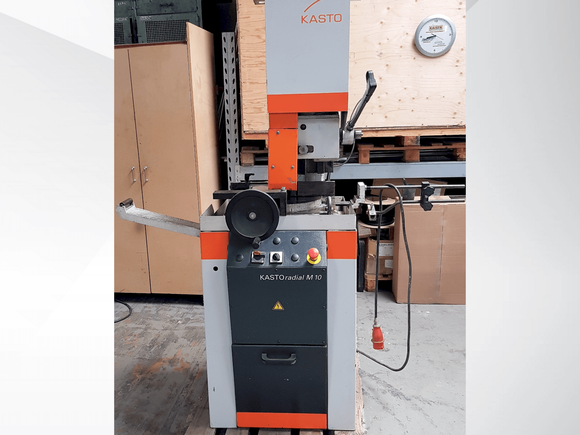 Frontansicht der KASTO Radial M10  Maschine