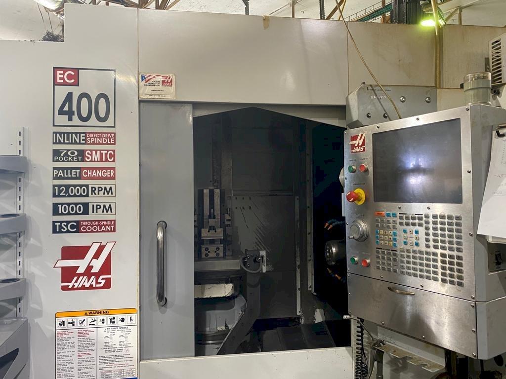 Frontansicht der HAAS EC-400  Maschine