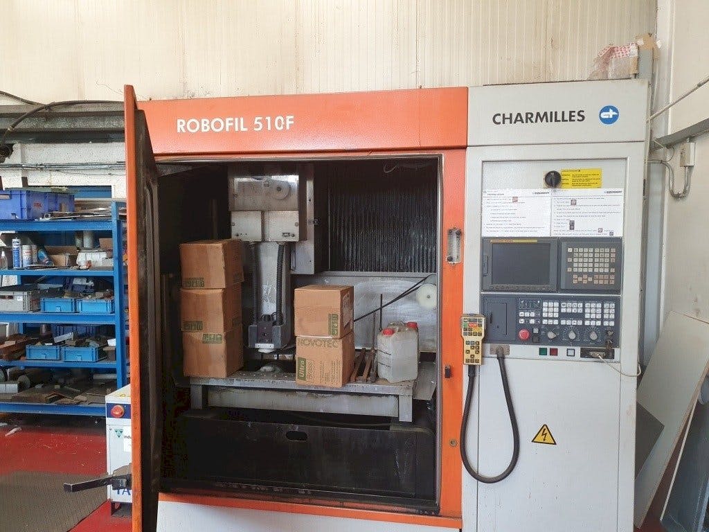 Frontansicht der CHARMILLES Robofil 510F  Maschine