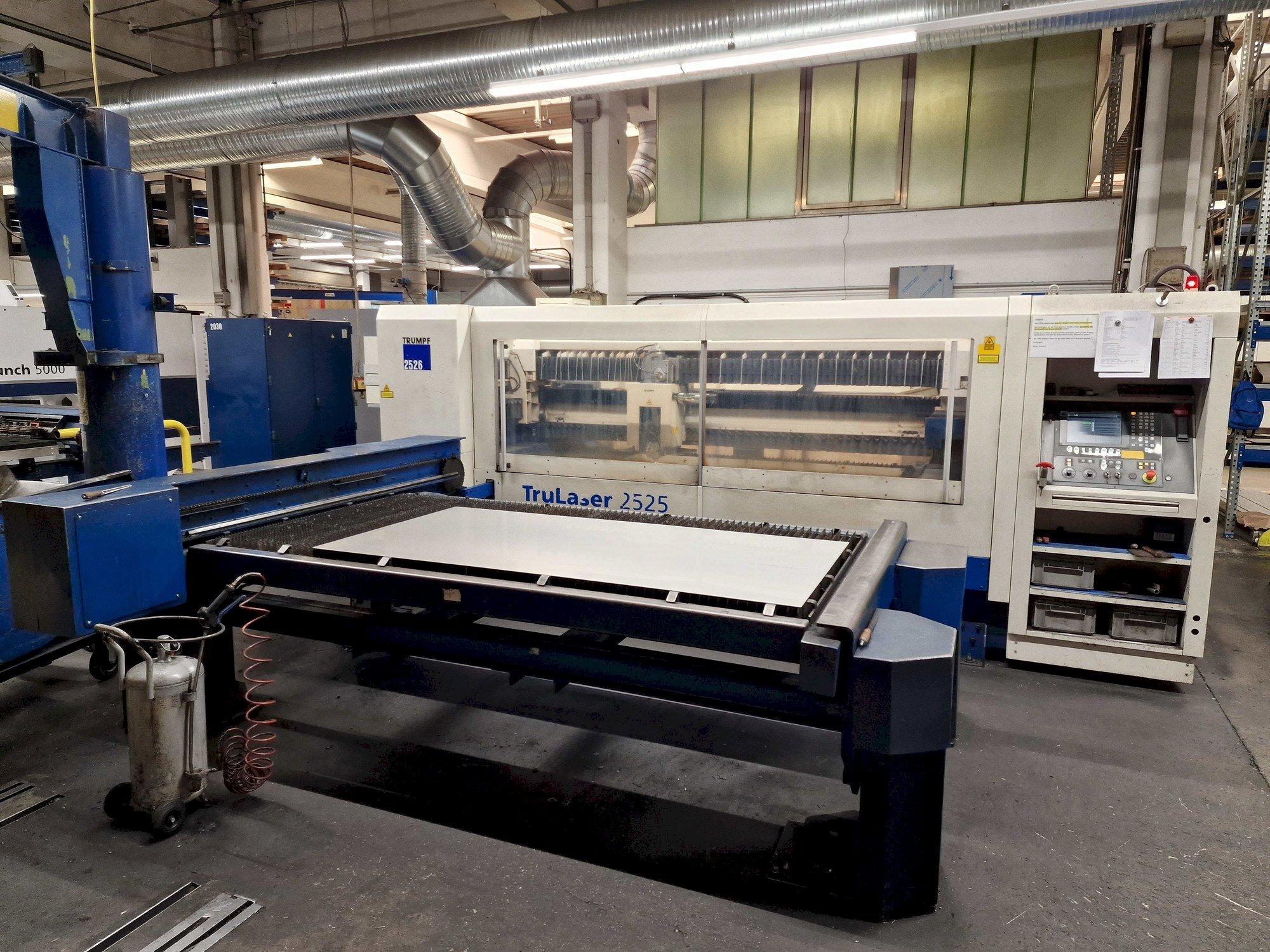 Frontansicht der Trumpf TruLaser 2525 4kW  Maschine