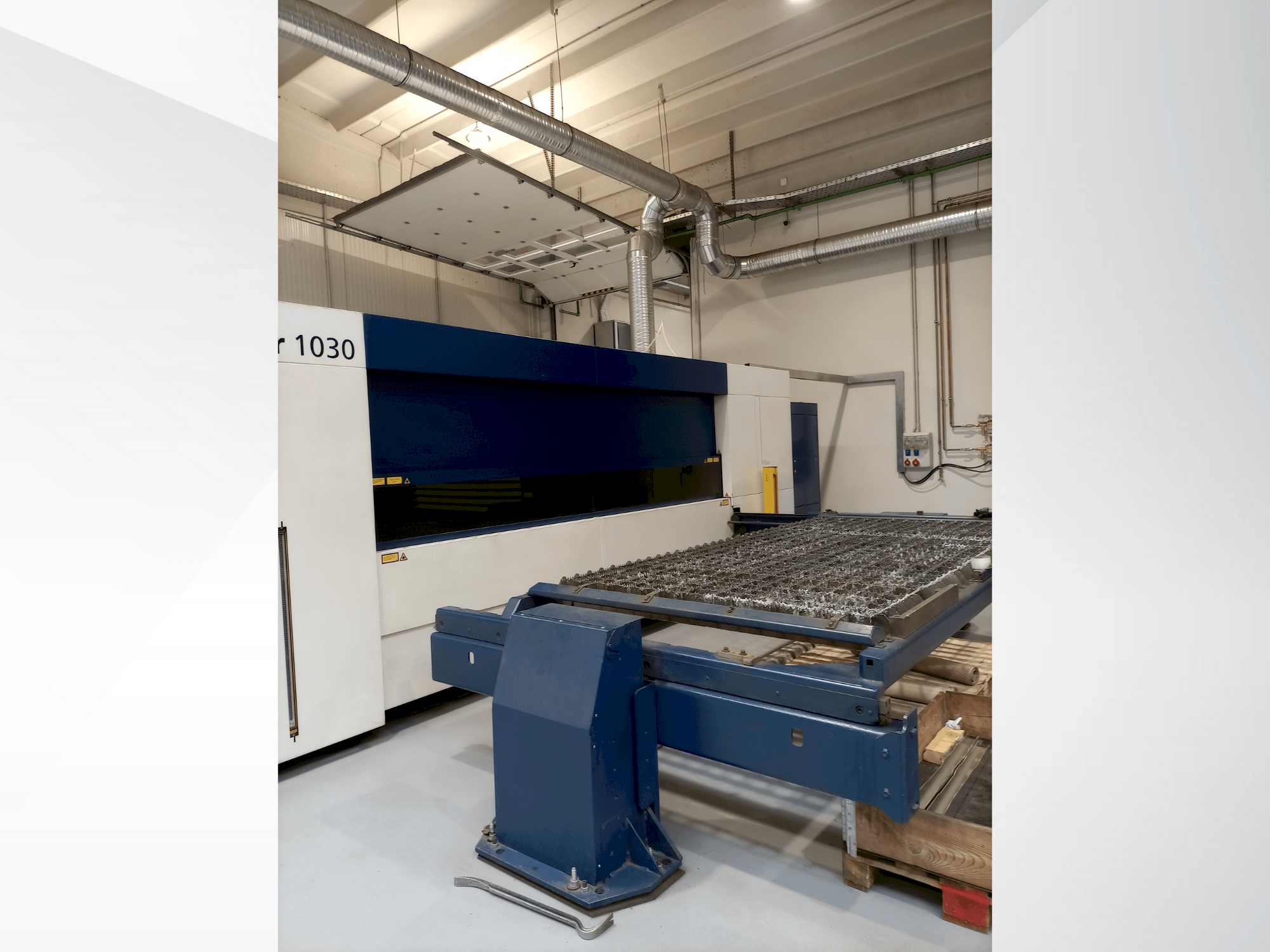 Frontansicht der TRUMPF TruLaser 1030  Maschine