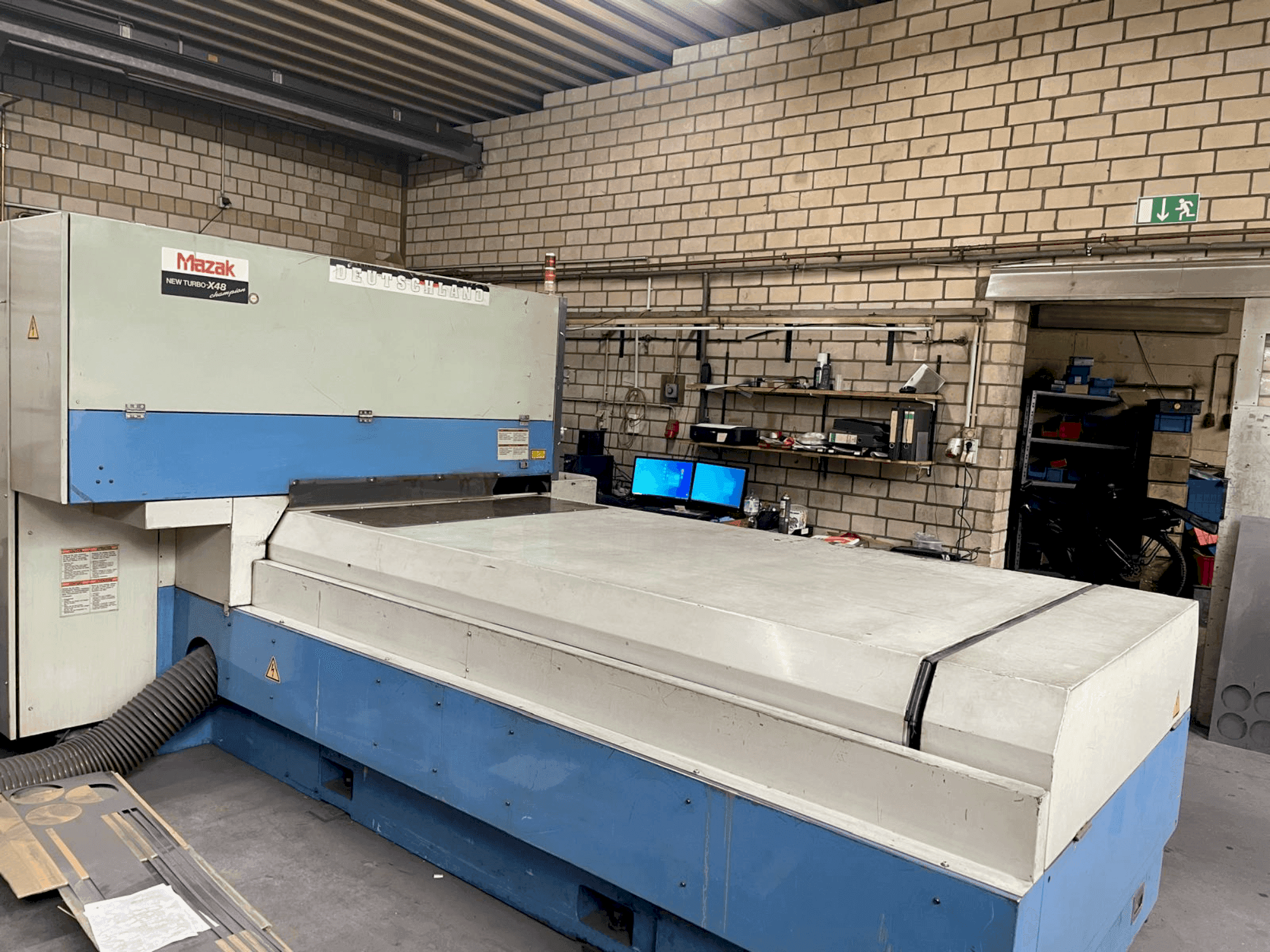 Frontansicht der Mazak NT-X48  Maschine