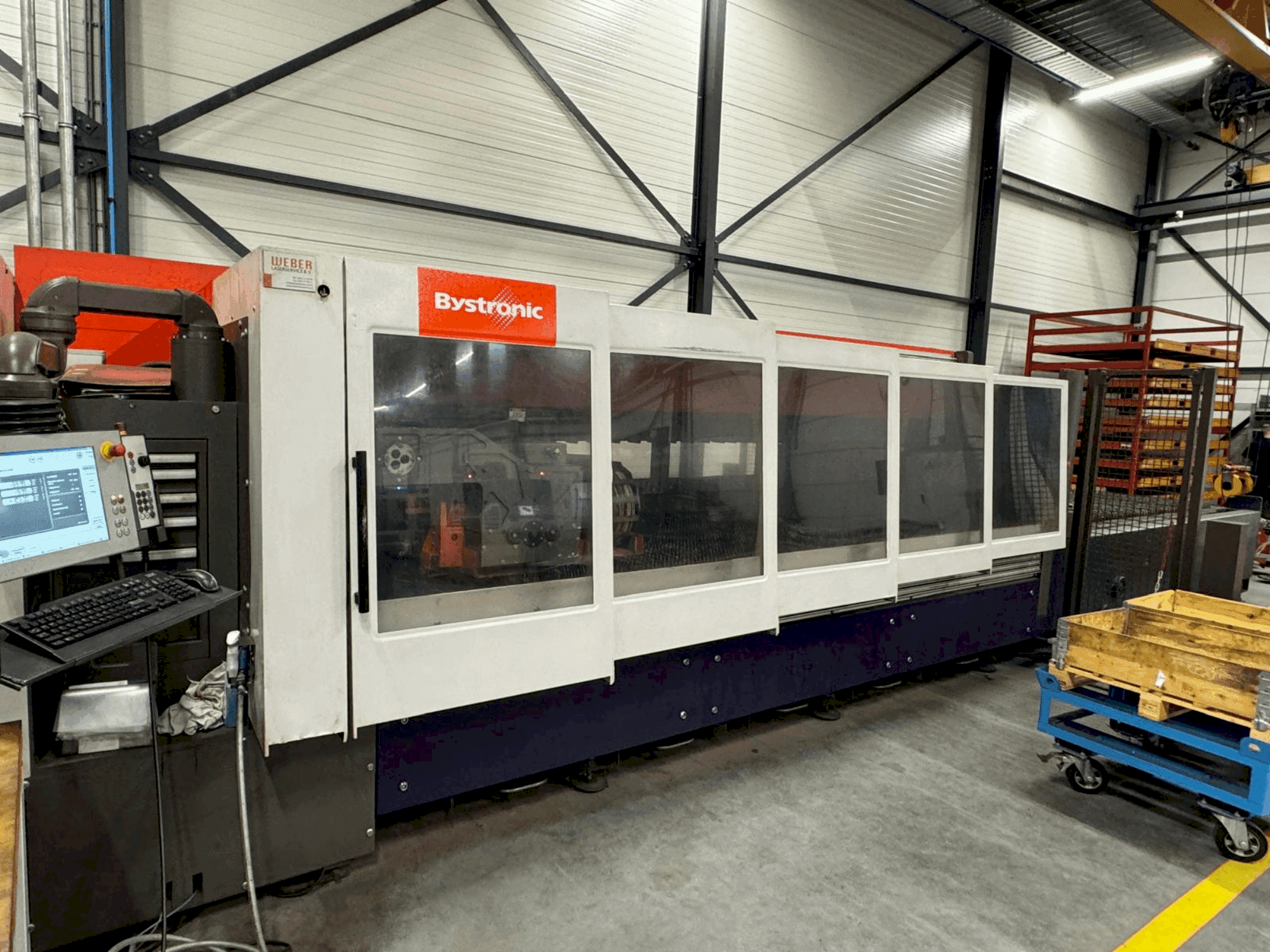 Frontansicht der Bystronic BySpeed 3015  Maschine