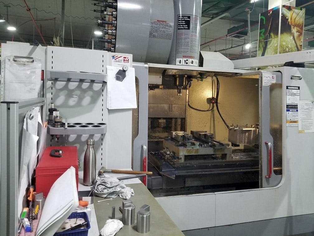 Frontansicht der HAAS VF-4SS  Maschine