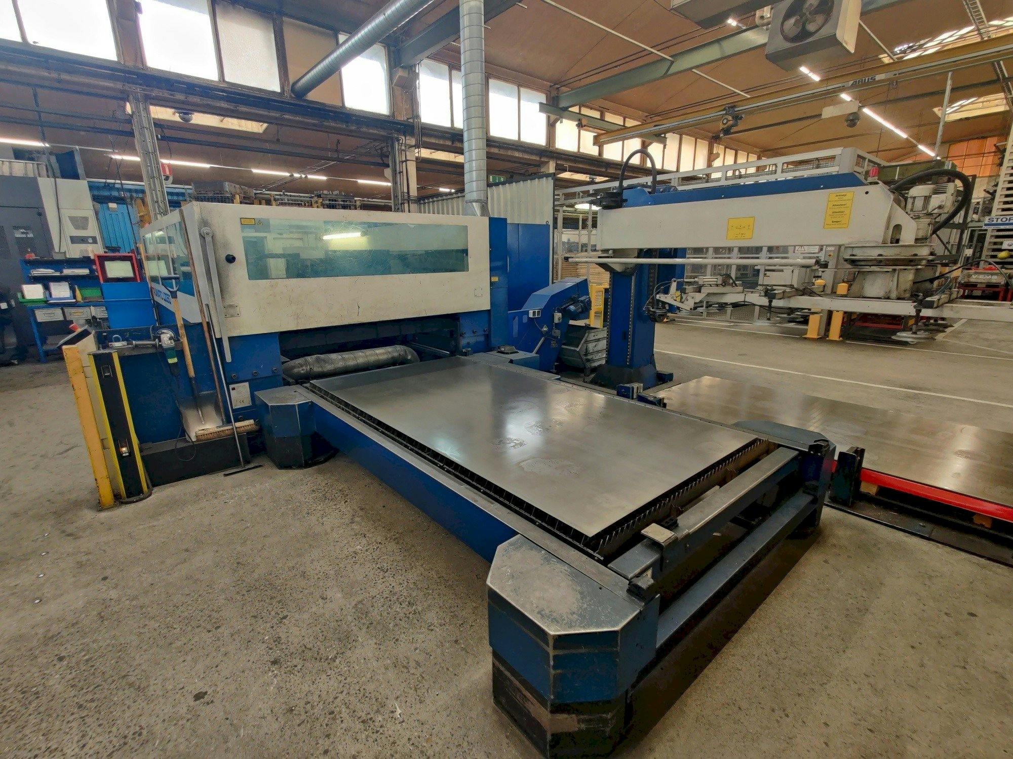 Frontansicht der Trumpf Trumatic L3050  Maschine