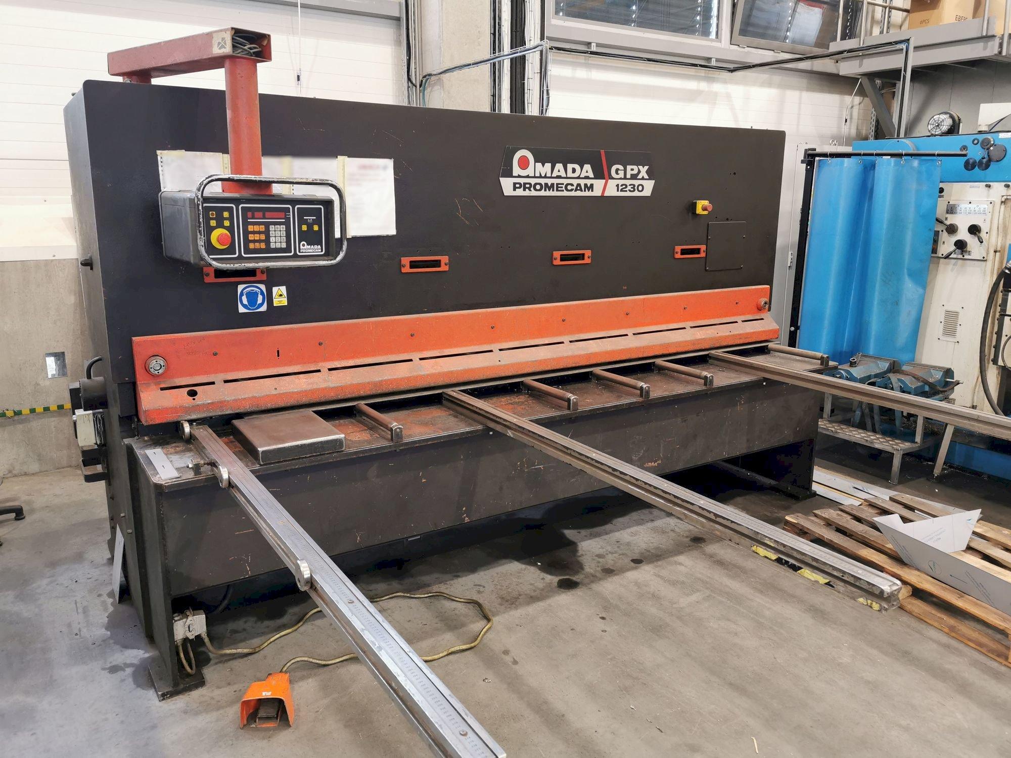 Frontansicht der AMADA GPX 1230  Maschine