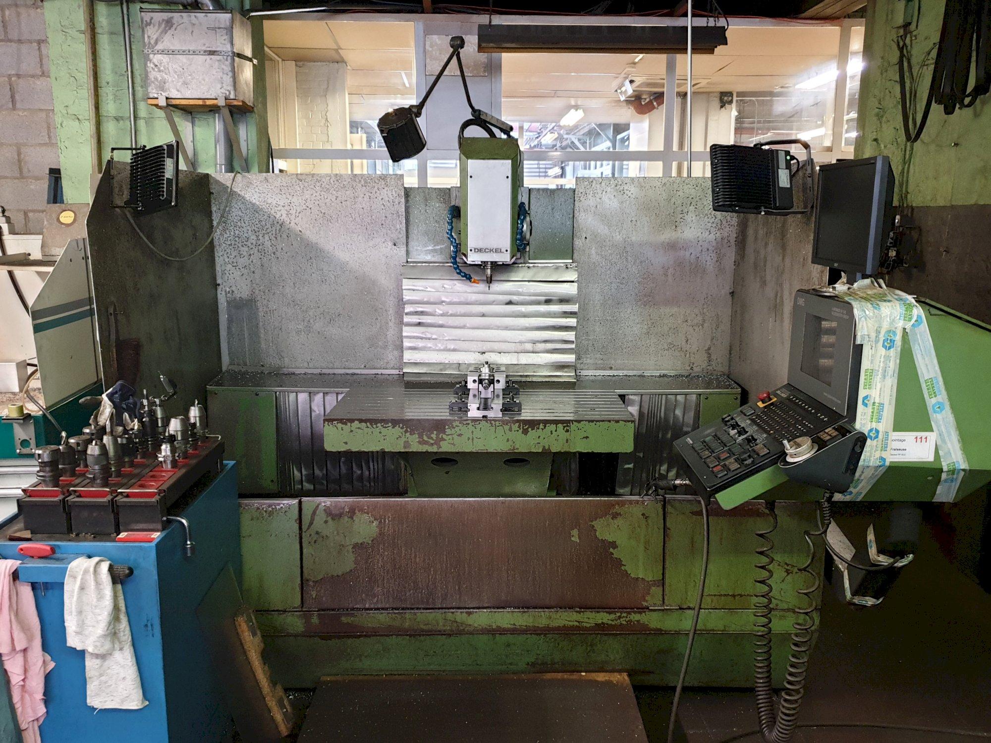 Frontansicht der DECKEL FP5CC Maschine