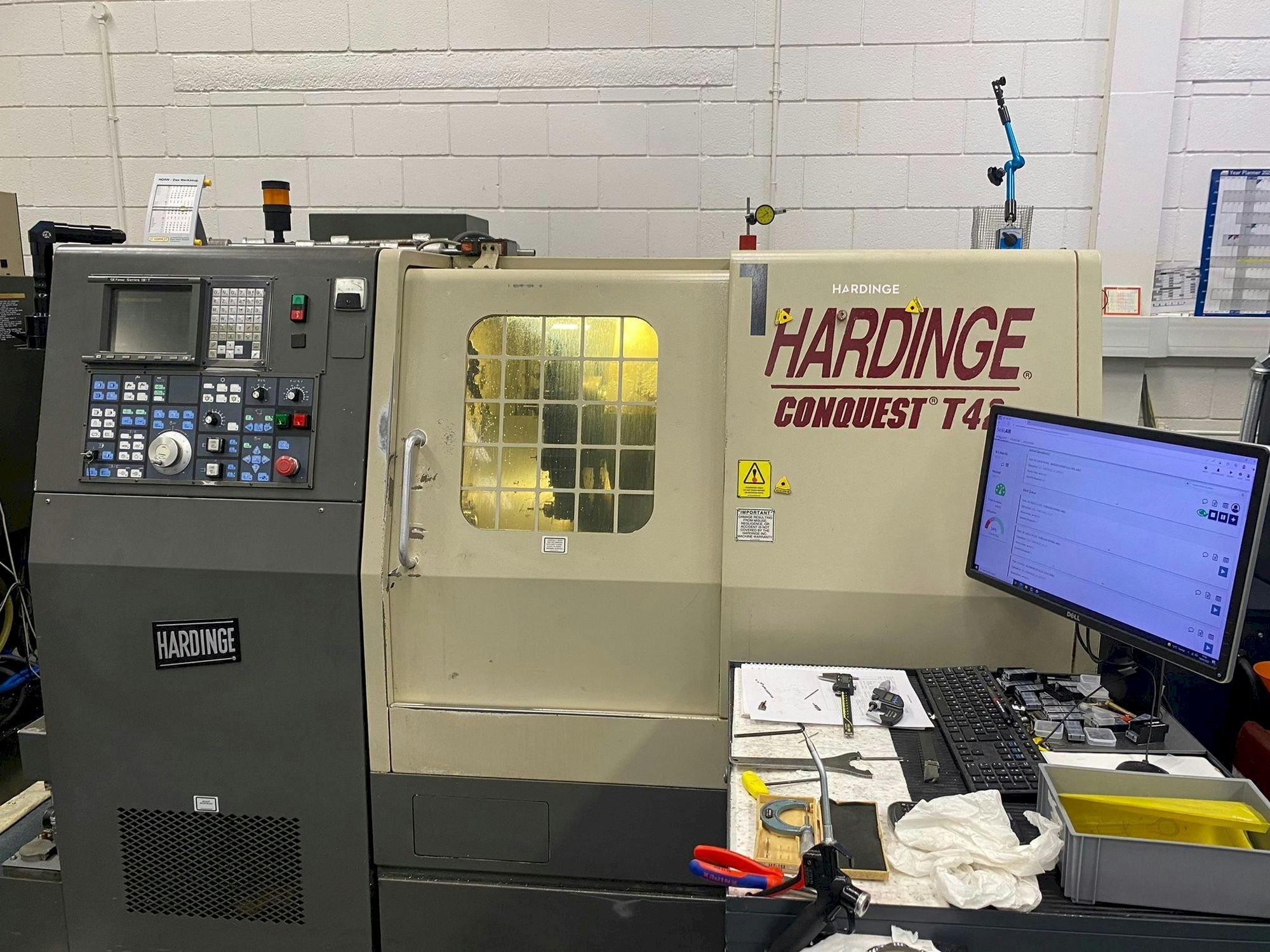 Frontansicht der HARDINGE Conquest T42  Maschine