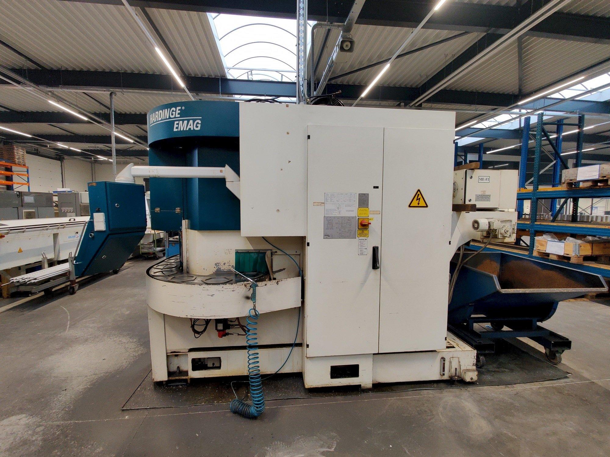 Frontansicht der Hardinge Emag VL 5  Maschine