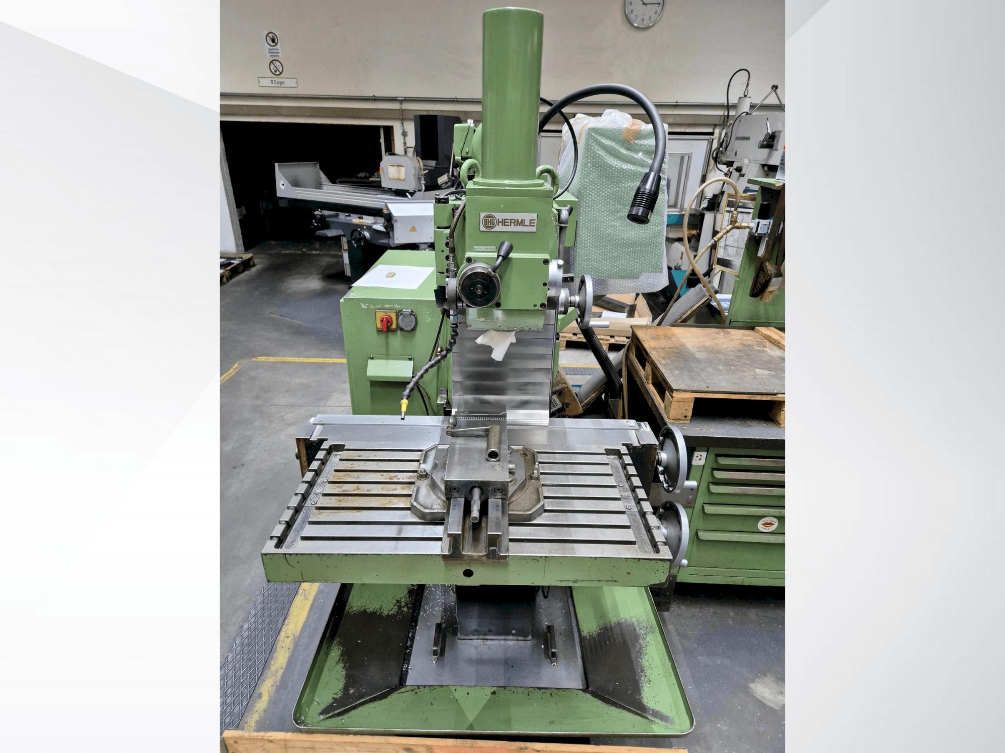 Frontansicht der HERMLE UWF 801  Maschine