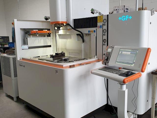 Frontansicht der +GF+ FORM P 600  Maschine