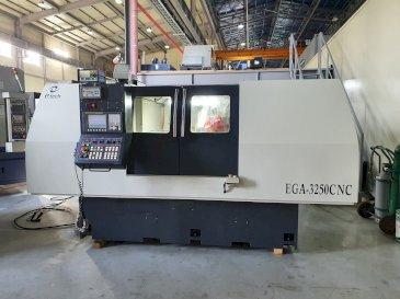 Frontansicht der e-tech EGA-3250CNC  Maschine