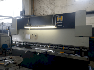 Frontansicht der HACO ERM 36-150  Maschine