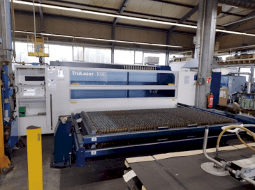 Frontansicht der TRUMPF TruLaser 1030  Maschine