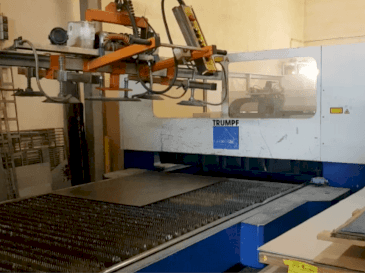 Frontansicht der Trumpf Trumatic L3030  Maschine