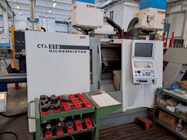 Frontansicht der Gildemeister CTX 210  Maschine