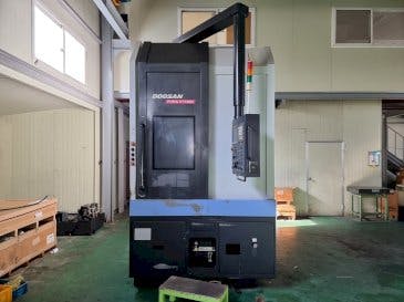 Frontansicht der Doosan Puma VT750M  Maschine