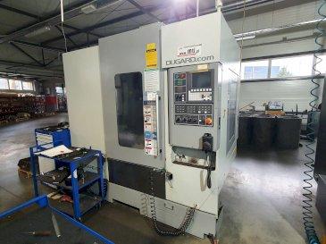 Frontansicht der Dugard									 850 VMC  Maschine