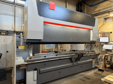 Frontansicht der Bystronic ByBend Smart 300/4100  Maschine