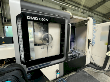 Frontansicht der DMG MORI DMC 650 V  Maschine