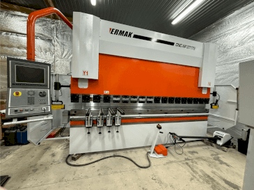 Frontansicht der ERMAKSAN CNC AP 3760X175  Maschine