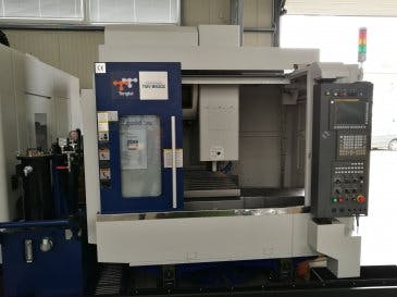 Frontansicht der Tongtai TMV-850QII Maschine