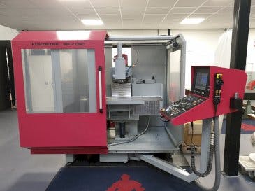 Frontansicht der KUNZMANN WF 7 CNC Maschine