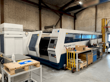 Frontansicht der TRUMPF TruLaser 5040  Maschine