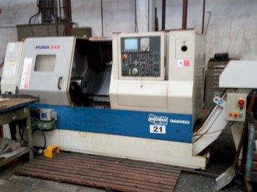 Frontansicht der Doosan Puma 240B  Maschine