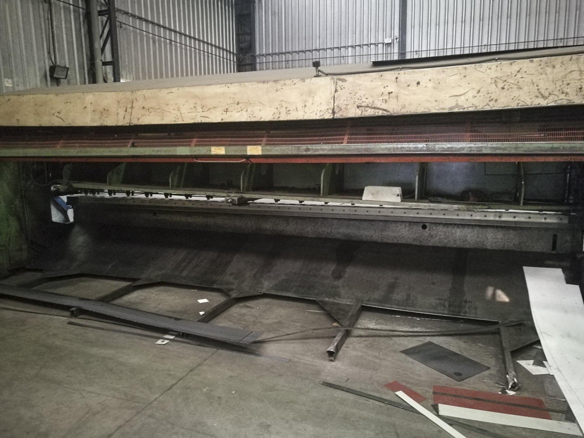 Frontansicht der ARRIETA CGHR 60/6/8 Maschine