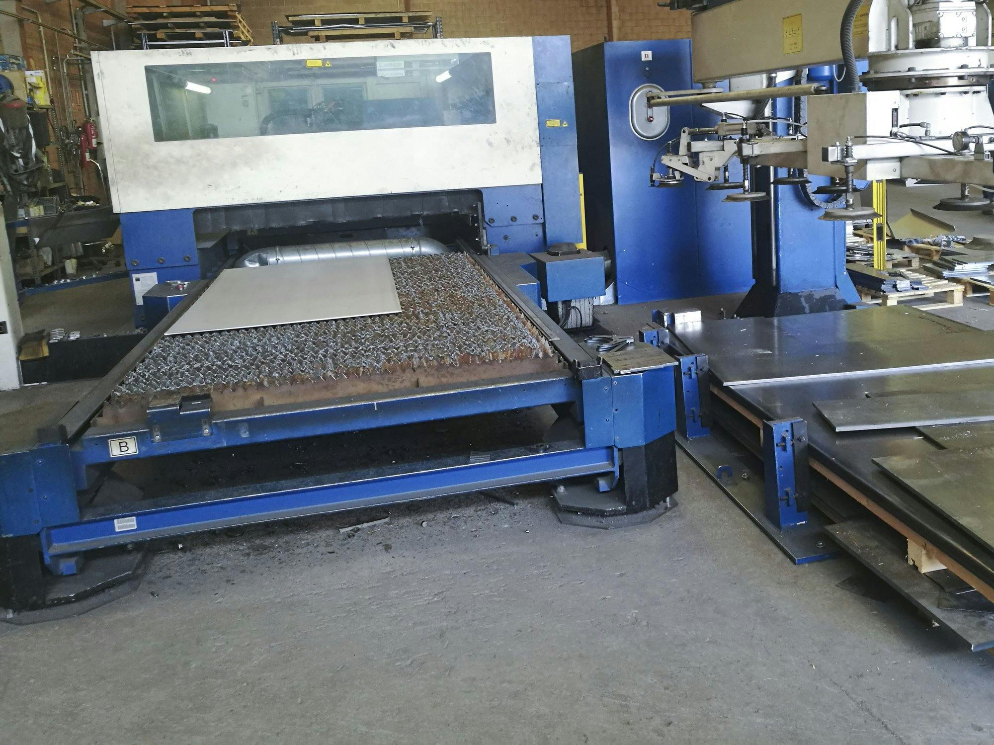 Frontansicht der Trumpf Trumatic L3050 Maschine