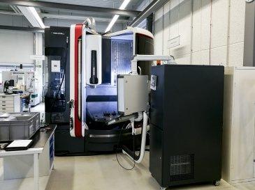 Frontansicht der DMG MORI LASERTEC 65 Maschine