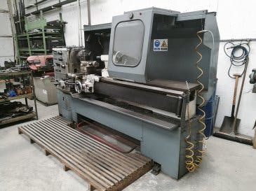 Rechte Ansicht der Pinacho S90/310 Maschine